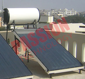 強力な平らな版の太陽給湯装置150リットルの長い耐用年数