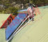 間接ループ太陽エネルギーの給湯システム、屋根は太陽給湯装置の管を取付けました
